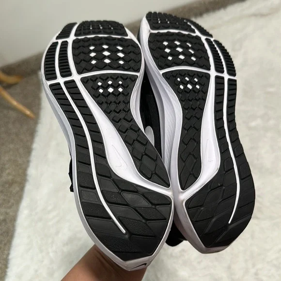 Nike Black and White Pegasus Flyease Athletic Shoes - Picture 6 of 7